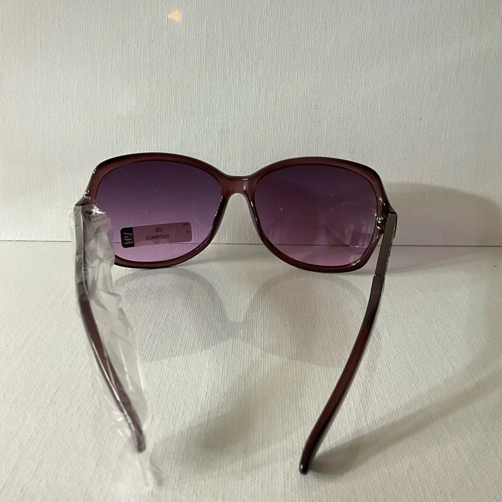 Chic Purple Sunglasses - Picture 3 of 4